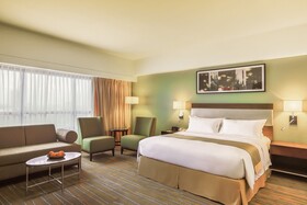 Holiday Inn Makati