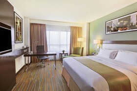 Holiday Inn Makati
