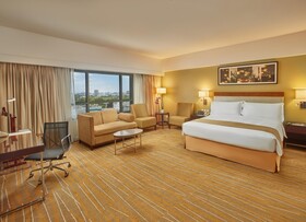 Holiday Inn Makati