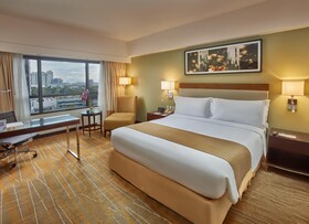 Holiday Inn Makati