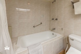 Tiara Oriental Hotel by ZEN Rooms