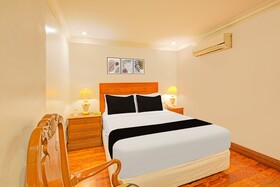 Townhouse Oak VIP Suites