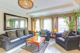 Townhouse Oak VIP Suites