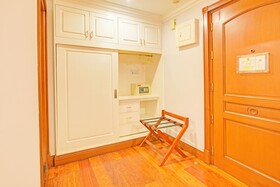 Townhouse Oak VIP Suites