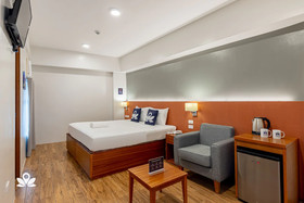 iHotel Uptown BGC