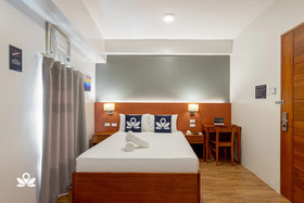 iHotel Uptown BGC
