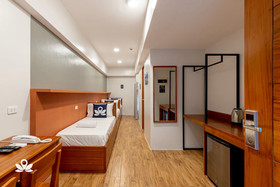 iHotel Uptown BGC