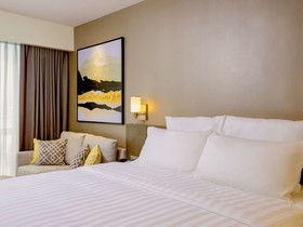 Hotel Novotel Suites Manila at Acqua