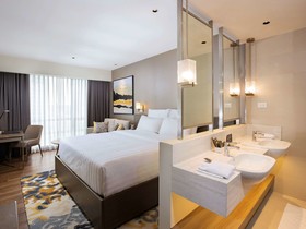 Hotel Novotel Suites Manila at Acqua