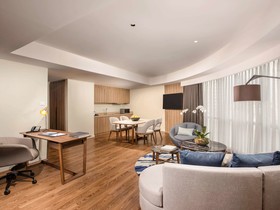 Hotel Novotel Suites Manila at Acqua