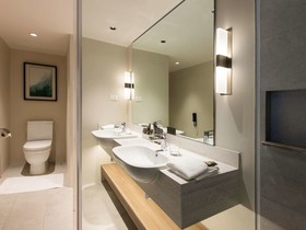 Hotel Novotel Suites Manila at Acqua