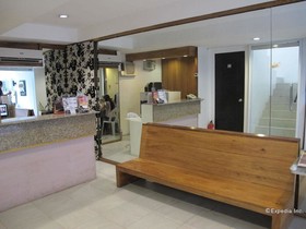 R Suites and Cafe