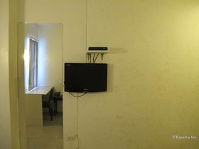R Suites and Cafe