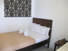 R Suites and Cafe