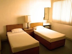 Amorsolo Mansion Apartments And Suites