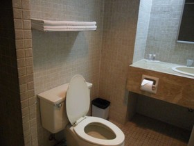 Amorsolo Mansion Apartments And Suites