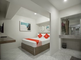 Circuit Hostel by OYO Rooms