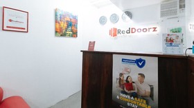 CMJ Apartment by RedDoorz
