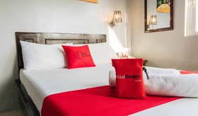 Getz Hotel by RedDoorz
