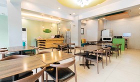 Getz Hotel by RedDoorz