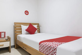Lucky Hotel by OYO Rooms