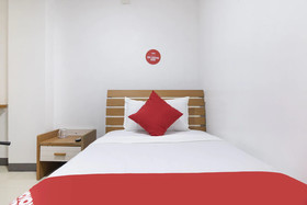 Lucky Hotel by OYO Rooms