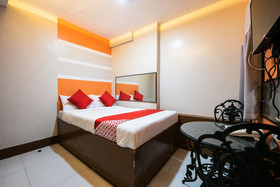 Pearl Blossom Hotel by OYO Rooms