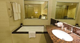 Ramada by Wyndham Manila Central