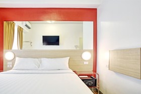 Red Planet Aseana City