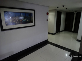 Silver Oaks Suite Hotel
