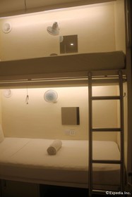 Tambayan Capsule Hostel