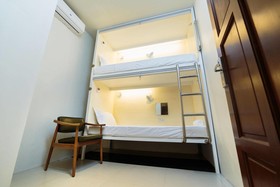 Tambayan Capsule Hostel