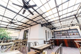 Tambayan Capsule Hostel
