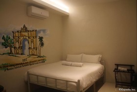 Tambayan Capsule Hostel
