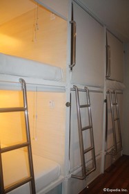 Tambayan Capsule Hostel