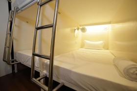Tambayan Capsule Hostel