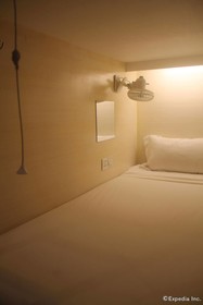 Tambayan Capsule Hostel