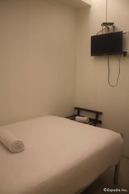 Tambayan Capsule Hostel