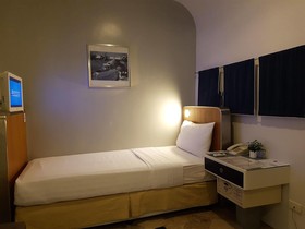 The Clipper Hotel