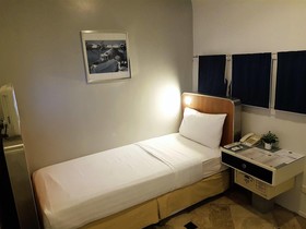 The Clipper Hotel