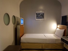 The Clipper Hotel