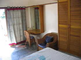 Dolphinbay Beachfront & Dive Resort