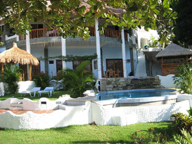Dolphinbay Beachfront & Dive Resort