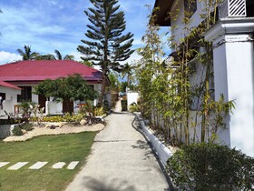 Bluewaves Resort  Basdaku by Hiverooms