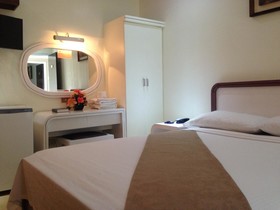 Ridgecrest Gardens Hotel