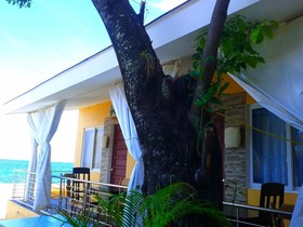 Luzmin-BH Lodging House - Beachfront Cottages