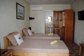 Captains Lodge And Bar