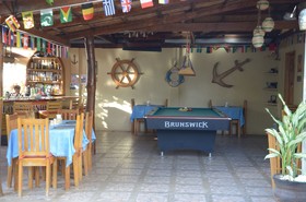 Captains Lodge And Bar