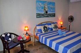 Captains Lodge And Bar
