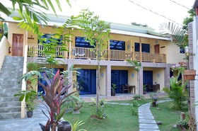 Captains Lodge And Bar